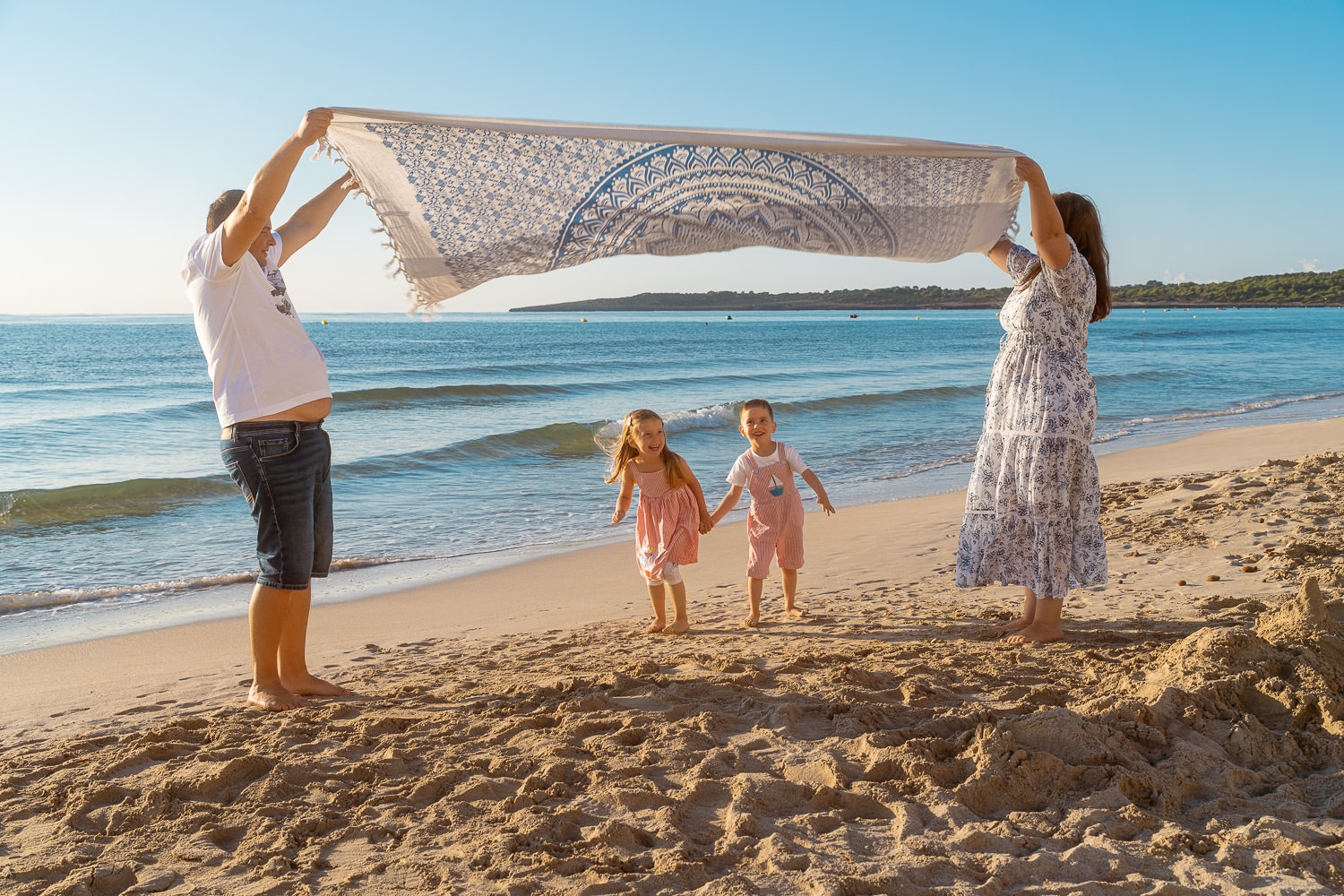 Couple shoot Cala Millor Mallorca – authentic beach photos on holiday