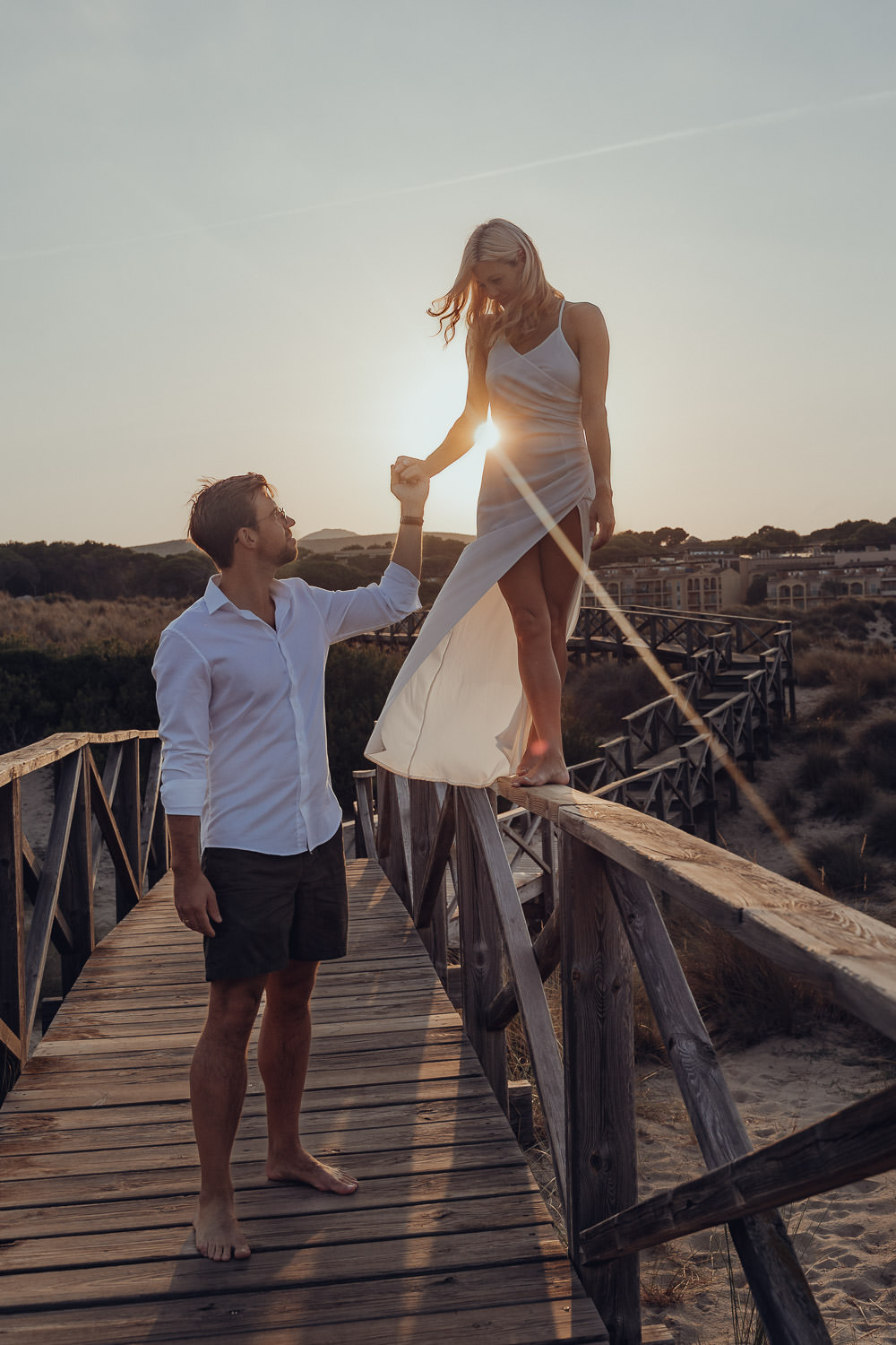 Couples shoot Mallorca – romantic partner photos at the beach at sunset