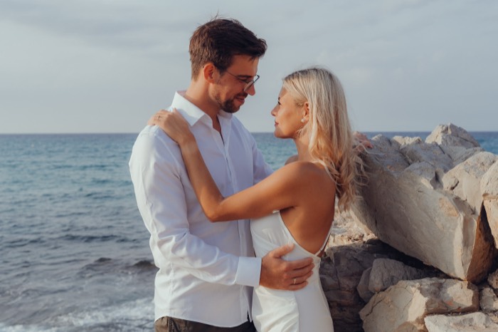 Mallorca Paar Shooting – verliebte Urlaubsfotos am kristallklaren Meer
