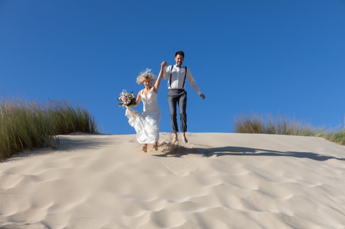 Wedding Shooting Mallorca – Brautpaarfotos im goldenen Abendlicht am Strand