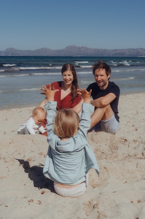 Photo shoot Playa de Muro Mallorca – holiday photo during golden hour