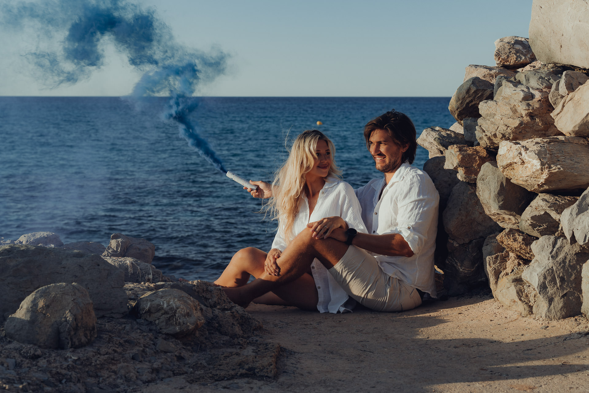 Mallorca Urlaubs Shooting Famiien Glück an der Cala Mesquida, das Signal für einen Jungen wird gezeigt.